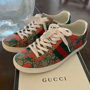 Authentic Gucci GG Supreme Monogram Strawberry Women’s Ace Sneakers 5.5
